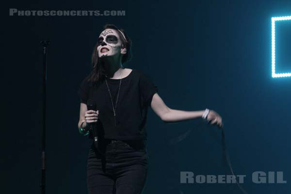 CHVRCHES - 2014-10-31 - PARIS - Grande Halle de La Villette - Lauren Eve Mayberry